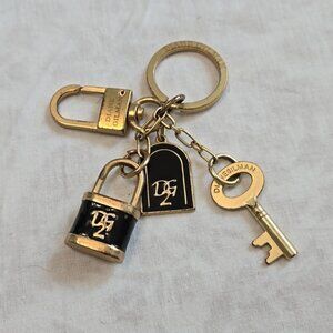 DG-2~DIANE GILMAN KEYCHAIN Charms LOCK Key DANGLING KEY RING Clip-On GOLD TONE